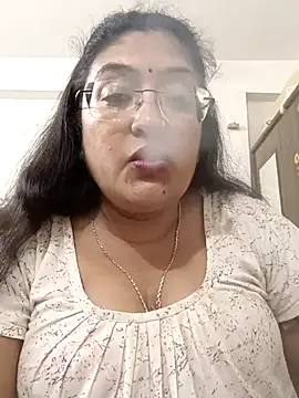 LAVERNIYA  online show from December 1, 2025, 3:02 pm