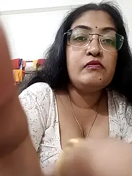 Snapshot of LAVERNIYA_ chatting on September 23, 2025, 10:33 am LAVERNIYA online show from September 23, 2025, 10:33 am