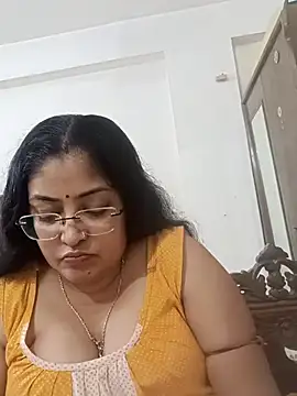 LAVERNIYA  online show from October 18, 2025, 12:07 pm