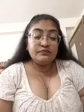 LAVERNIYA  online show from October 14, 2025, 12:39 pm