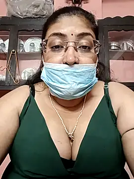 Snapshot of LAVERNIYA_ chatting on February 12, 2025, 6:40 pm LAVERNIYA online show from February 12, 2025, 6:40 pm