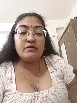 LAVERNIYA  online show from October 16, 2025, 12:35 pm