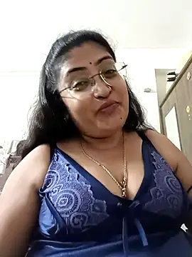 Snapshot of LAVERNIYA_ chatting on September 13, 2025, 7:25 pm LAVERNIYA online show from September 13, 2025, 7:25 pm