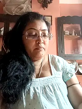 Snapshot of LAVERNIYA_ chatting on February 14, 2025, 5:30 am LAVERNIYA online show from February 14, 2025, 5:30 am