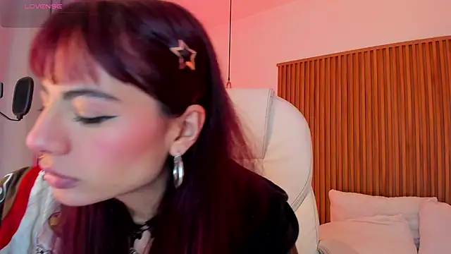 sophiecherry  online show from November 15, 2025, 8:24 pm