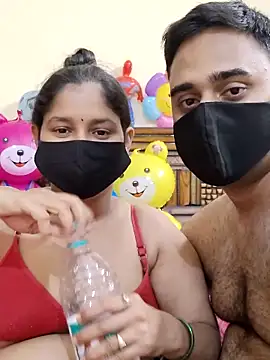 IND COUPLE1 online show from February 27, 2025, 4:43 pm