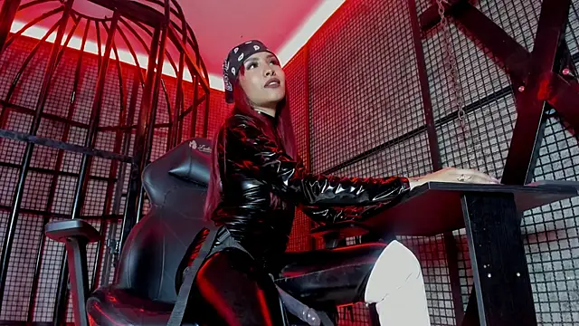 NAILAHARD online show from October 21, 2025, 1:43 pm