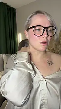 Charming Daphny online show from May 22, 2026, 6:44 am