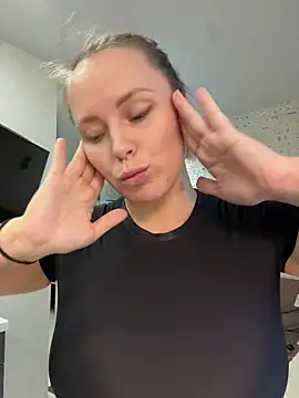 Snapshot of Charming_Daphny chatting on November 7, 2025, 5:23 am Charming Daphny online show from November 7, 2025, 5:23 am