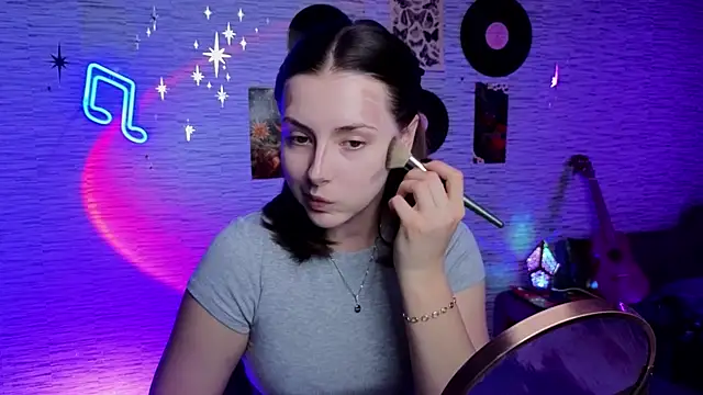 GloriaElmer online show from March 17, 2025, 5:27 pm