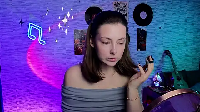 GloriaElmer online show from March 19, 2025, 6:46 am