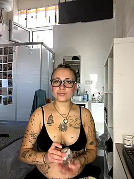 Snapshot of Hawitxui chatting on October 11, 2025, 11:44 am Hawitxui online show from October 11, 2025, 11:44 am