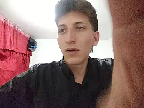 Snapshot of Franklpz58 chatting on July 17, 2026, 12:30 am Franklpz58 online show from July 17, 2026, 12:30 am