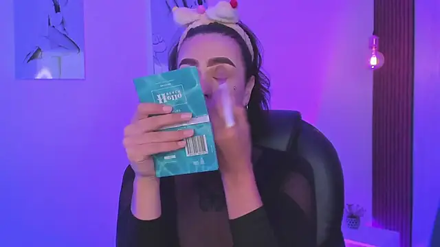 miah connor online show from November 18, 2025, 7:39 pm