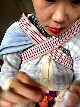 Snapshot of Laura8910 chatting on November 16, 2025, 1:54 am Laura8910 online show from November 16, 2025, 1:54 am