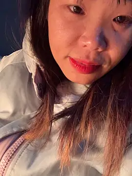 Snapshot of Laura8910 chatting on December 14, 2024, 4:41 pm Laura8910 online show from December 14, 2024, 4:41 pm