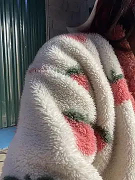 Snapshot of Laura8910 chatting on March 19, 2025, 5:08 am Laura8910 online show from March 19, 2025, 5:08 am