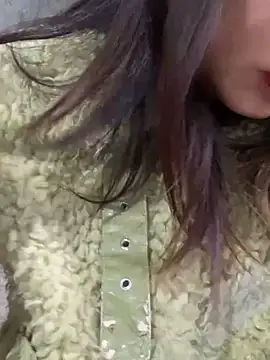 Snapshot of Laura8910 chatting on March 11, 2025, 12:44 am Laura8910 online show from March 11, 2025, 12:44 am