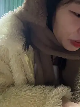 Snapshot of Laura8910 chatting on February 5, 2025, 4:59 am Laura8910 online show from February 5, 2025, 4:59 am