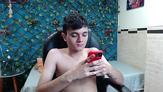 Waturox online show from October 3, 2025, 7:37 pm