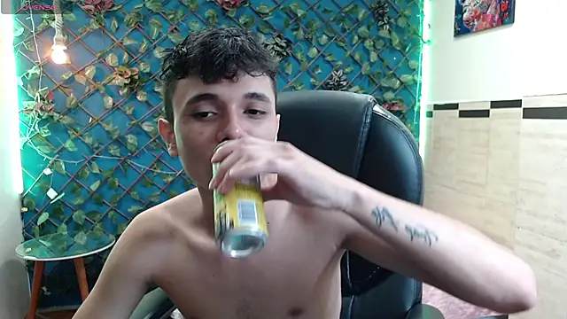 Waturox online show from November 10, 2025, 7:08 pm