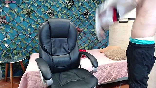 Waturox online show from November 11, 2025, 7:08 pm