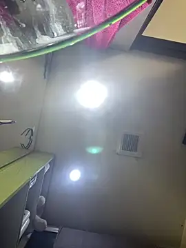 Charlotte cute18 online show from December 12, 2024, 1:28 pm