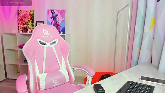 Stacey Brown online show from December 6, 2024, 1:24 am