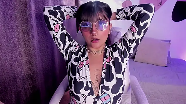 Snapshot of Alliccee chatting on February 13, 2026, 7:14 pm Alliccee online show from February 13, 2026, 7:14 pm