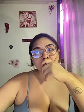 KathyGonzalez online show from October 13, 2025, 11:45 am