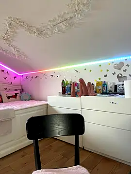 SelenaBee online show from September 10, 2025, 7:40 am