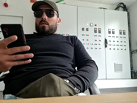 Leonormaldick online show from March 2, 2026, 2:13 pm