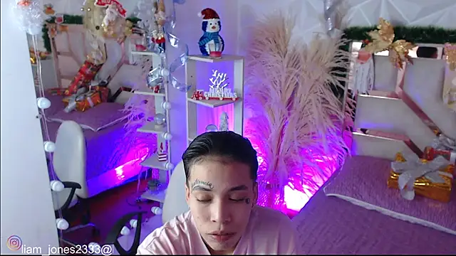 Jonesliam23 online show from December 19, 2025, 7:38 pm