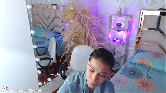 Jonesliam23 online show from October 25, 2025, 7:25 pm