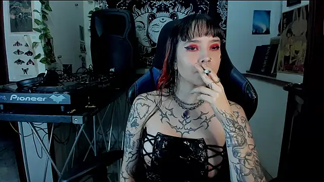 Snapshot of Demongirl6666 chatting on February 16, 2025, 4:31 am Demongirl6666 online show from February 16, 2025, 4:31 am