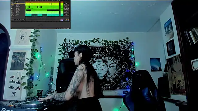 Snapshot of Demongirl6666 chatting on March 22, 2025, 6:43 am Demongirl6666 online show from March 22, 2025, 6:43 am