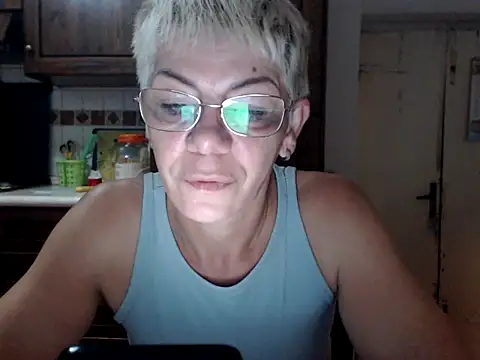 Snapshot of jona33 chatting on October 15, 2025, 4:33 am jona33 online show from October 15, 2025, 4:33 am