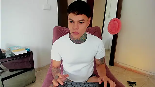 Jordyrodriiguez online show from October 29, 2025, 3:33 pm