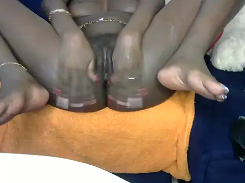 Moniklavy online show from December 2, 2025, 8:32 pm