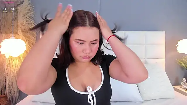 HannaKarson online show from November 6, 2025, 11:36 am