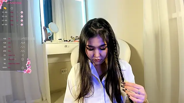 luna-catt online show from September 14, 2025, 8:42 pm