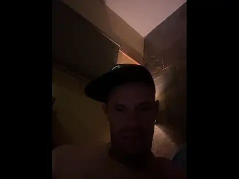 Snapshot of FrankieKentucky chatting on August 3, 2026, 4:09 am FrankieKentucky online show from August 3, 2026, 4:09 am