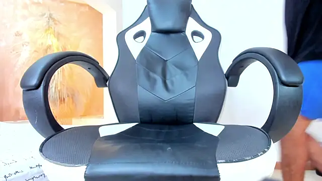 ANGEL NICOLAS online show from February 12, 2025, 9:01 pm