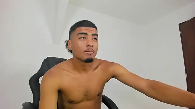 Snapshot of ANGEL_NICOLAS chatting on May 28, 2026, 9:32 pm ANGEL NICOLAS online show from May 28, 2026, 9:32 pm