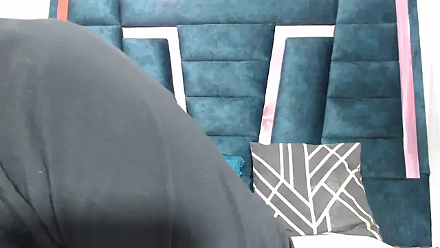 Snapshot of DiannellaforYou chatting on November 20, 2025, 10:42 pm DiannellaforYou online show from November 20, 2025, 10:42 pm