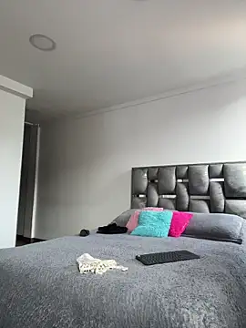 LauraCadwell online show from October 25, 2025, 12:17 pm