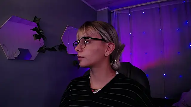 peyton golden1 online show from October 29, 2025, 3:38 am