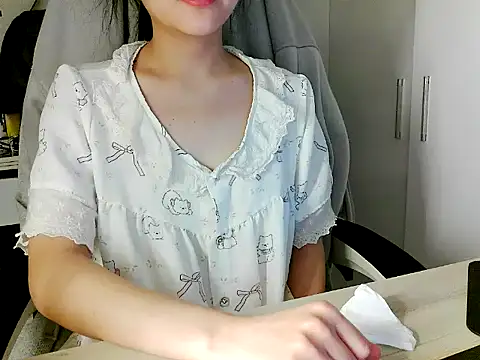 Snapshot of Yin-girl chatting on February 1, 2026, 6:28 pm Yin-girl online show from February 1, 2026, 6:28 pm