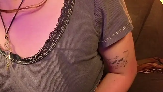 Snapshot of NEXT_DOOR_GIRL_ chatting on November 20, 2025, 10:42 pm NEXT DOOR GIRL online show from November 20, 2025, 10:42 pm