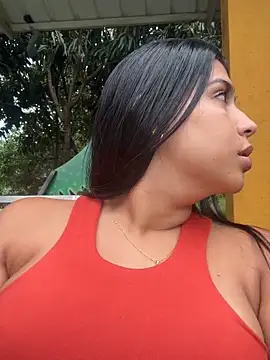 Snapshot of NiaSoler chatting on November 16, 2025, 8:24 pm NiaSoler online show from November 16, 2025, 8:24 pm